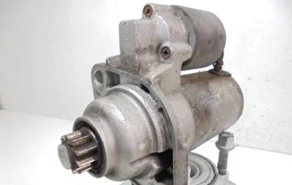 Volkswagen Golf IV Starter motor 02A911023L