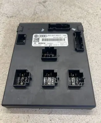 Audi A5 8T 8F Comfort/convenience module 8K0907063P 10025001 F005V00851