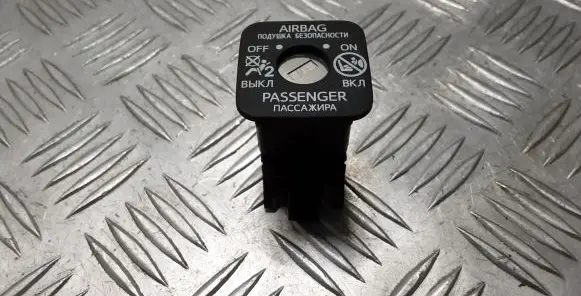 Passenger airbag on/off switch