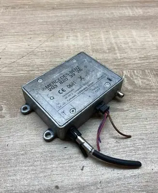 Mercedes-Benz C W203 Antenna control unit 2038203926