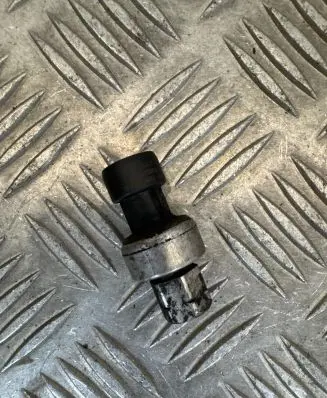 Renault Trafic II (X83) Air conditioning (A/C) pressure sensor 7700417506F