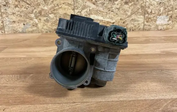 Nissan Primera Throttle valve SERA57601 05802