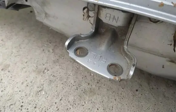 Subaru Forester SF Rear door lower hinge