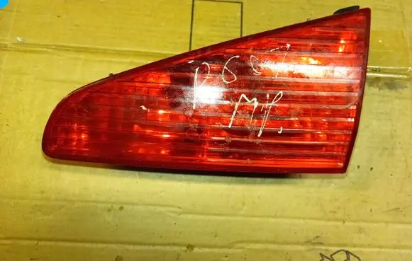 Peugeot 607 Tailgate rear/tail lights