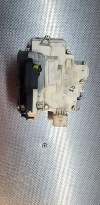 Audi A6 S6 C6 4F Front door lock 4F1837016