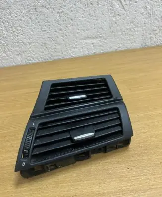 BMW X6 E71 Quarter panel pressure vent 011780002 D7461