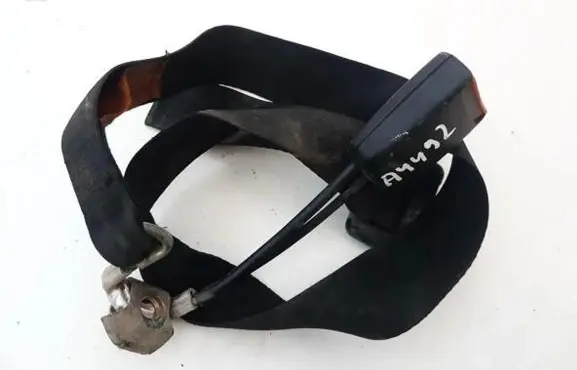 Middle seatbelt (rear)