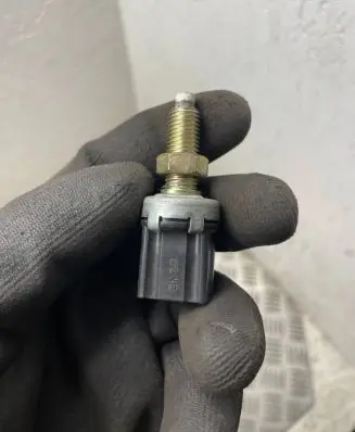 Toyota Avensis T220 Brake pedal sensor switch