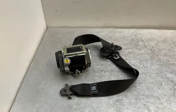 BMW 5 F10 F11 Front seatbelt 618120800 010R0000