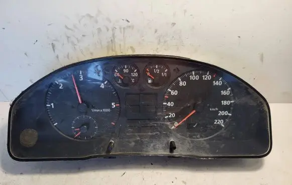 Audi A4 S4 B5 8D Speedometer (instrument cluster) AU0007001