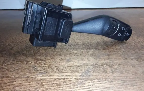 Ford Focus Wiper control stalk 17D940