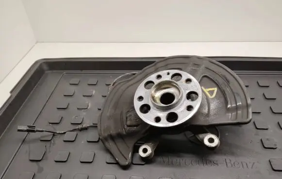 Mercedes-Benz A W176 Front wheel hub spindle knuckle
