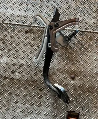 Volvo XC70 Brake pedal