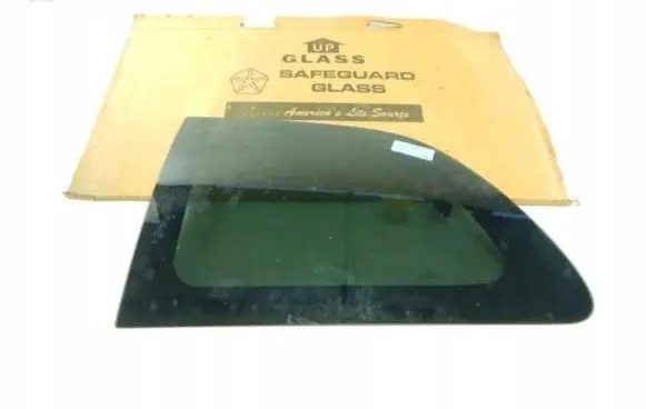 Chrysler Grand Voyager II Rear side window 4675925