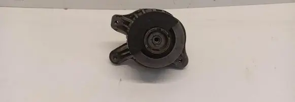 Engine mount vacuum valve