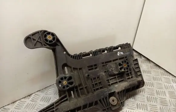 Seat Altea XL Battery tray 1K0915333