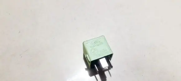 BMW 5 E39 Other relay 61368373700 v23134-k59-x312