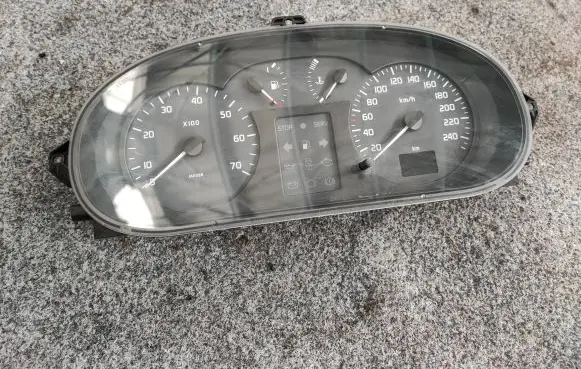 Renault Scenic I Speedometer (instrument cluster) 8200071820 501020710000