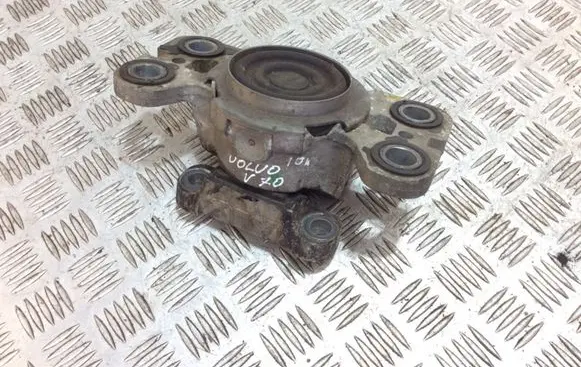 Volvo V70 Engine mount bracket 8G9N7M121BA