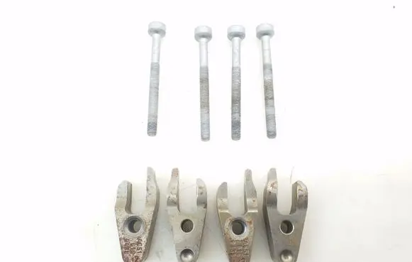 Mercedes-Benz CLS C218 X218 Fuel Injector clamp holder