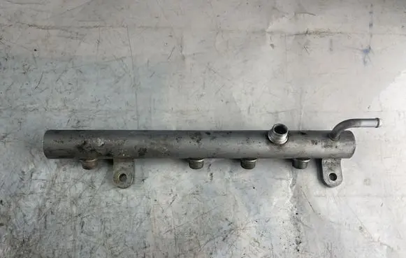 Fuel main line pipe
