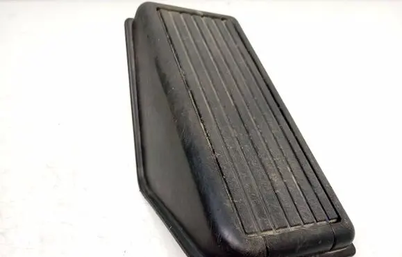 Suzuki Grand Vitara II Foot rest pad/dead pedal 555165D0 7555265d00