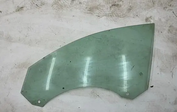 Audi A6 S6 C6 4F Front door window glass four-door A011404