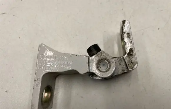 Skoda Rapid (NH) Rear door upper hinge 8k0831402a