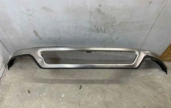 Volvo XC40 Front bumper lip 31650115