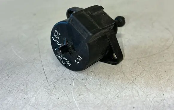 Audi A6 S6 C6 4F Headlight level adjustment motor 73485703