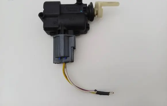 Fuel tank cap lock