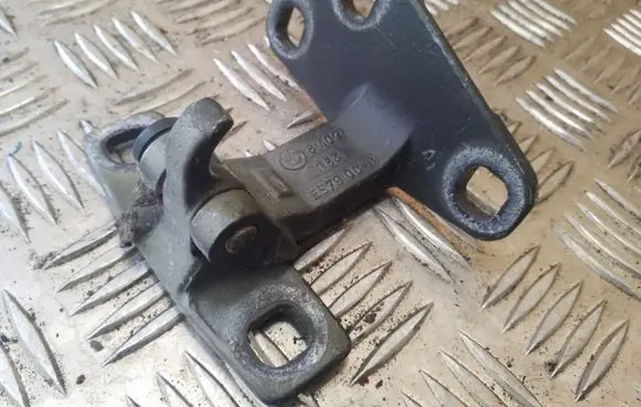 BMW X5 E53 Tailgate/trunk/boot hinge 8402183