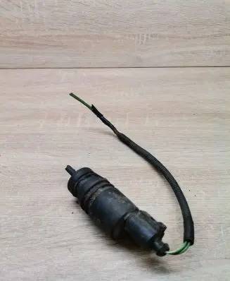 Volkswagen PASSAT B6 Windscreen/windshield washer pump 1j0973722