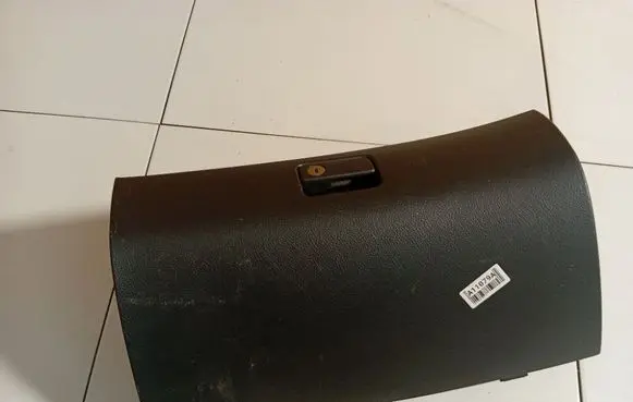 Toyota Avensis T250 Glove box 5555005070