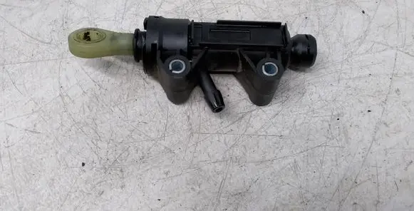 BMW 3 E90 E91 Clutch master cylinder 6773670