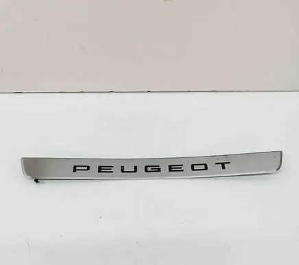 Peugeot 3008 III Front sill trim cover 98397473VV