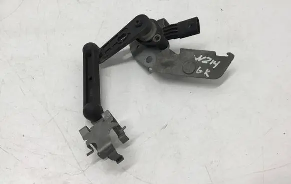 Mercedes-Benz E W214 Rear air suspension level height sensor A0009053713
