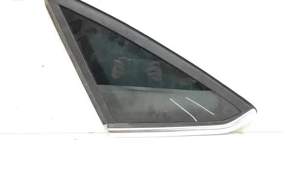 Ford Focus Rear side window 43R001582 BM51F297B01D DOT682AS2M3440