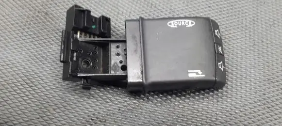 Renault Megane III Fuel pump relay 8200103769