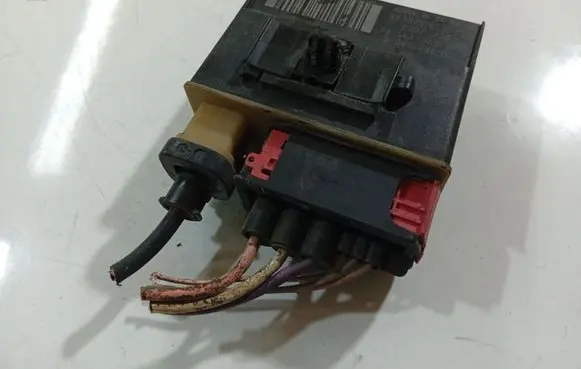 Citroen C4 Grand Picasso Coolant fan relay 018010951