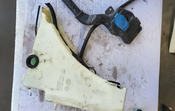 Audi A5 8T 8F Windshield washer fluid reservoir/tank 8T0955453C 8T1955463B