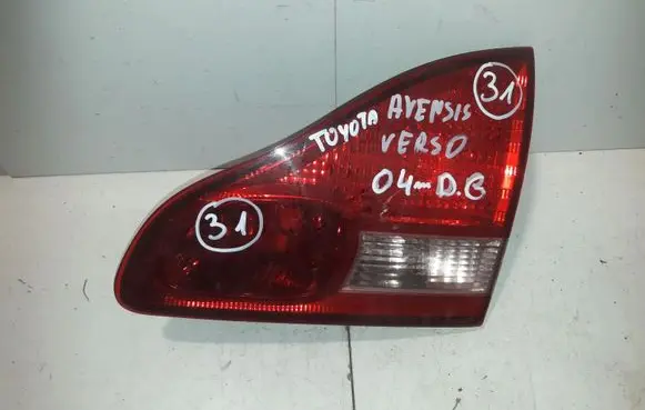 Toyota Avensis Verso Rear/tail lights