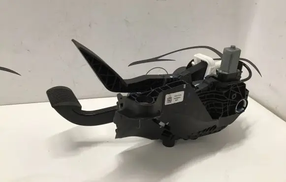 Dodge RAM Pedal assembly P68312752AM