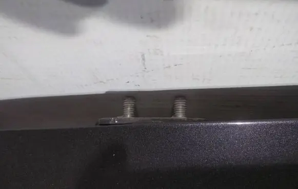 Subaru Legacy Tailgate/trunk/boot hinge
