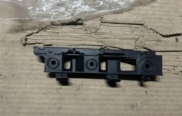 Volkswagen PASSAT B6 Front bumper mounting bracket 3C0807183 AFF807183