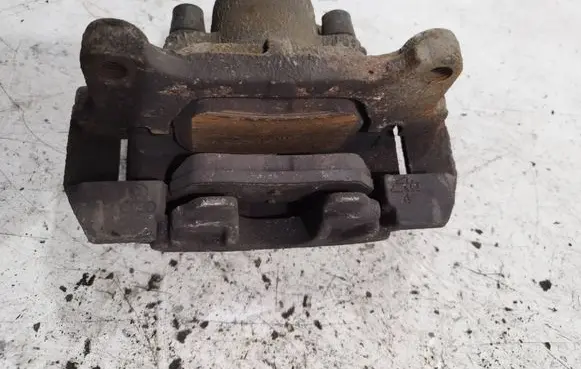 Volkswagen PASSAT B6 Front brake caliper