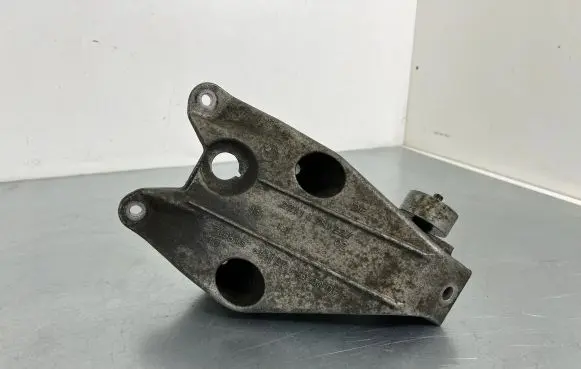 BMW 5 GT F07 Engine mounting bracket 6781227