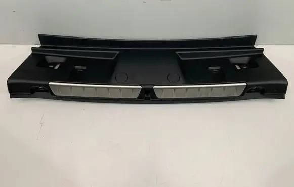 Trunk/boot sill cover protection