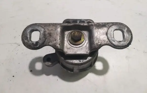 Ford Mondeo Mk III Engine mount bracket