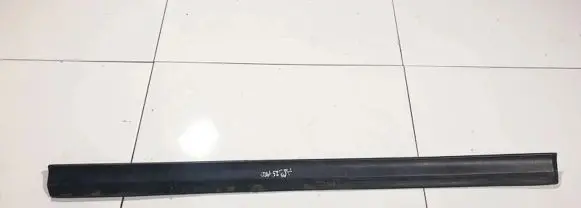 Volkswagen PASSAT B4 Front door trim (molding) 3a0853516
